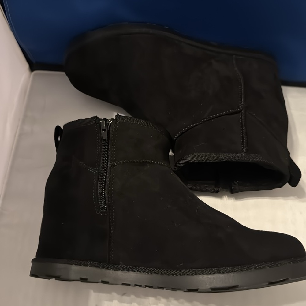 Dunes women’s boots size 8.5